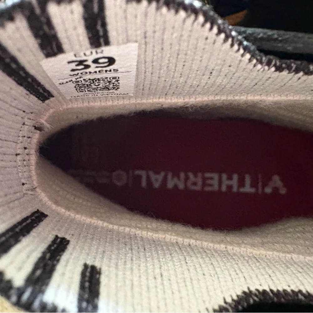 Women’s Size 8 Vivobarefoot Hiking boots - Picture 3 of 5